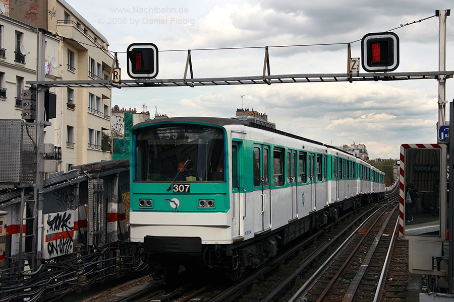 Zug 307 vor Barbès-Rochechouart