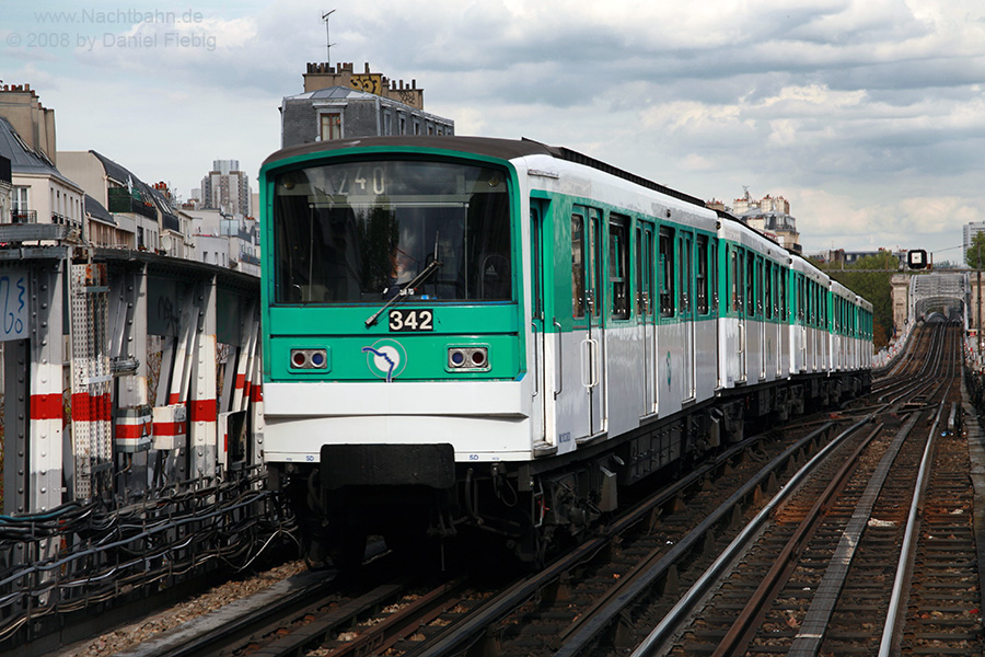 Zug 342 vor Barbès-Rochechouart